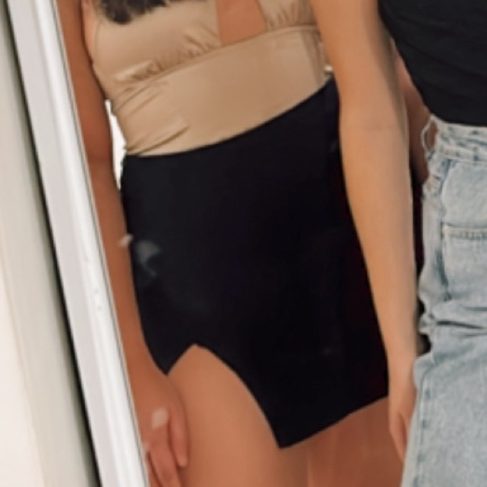 Motel rocks high waisted black mini skirt - Picture 2 of 6